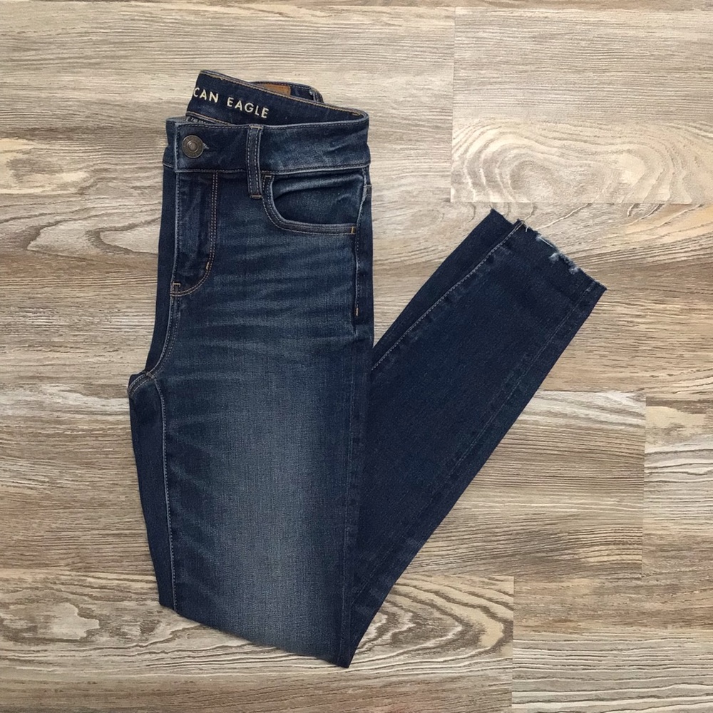 American Eagle Hi-Rise Jegging Medium Destructed Rinse 00